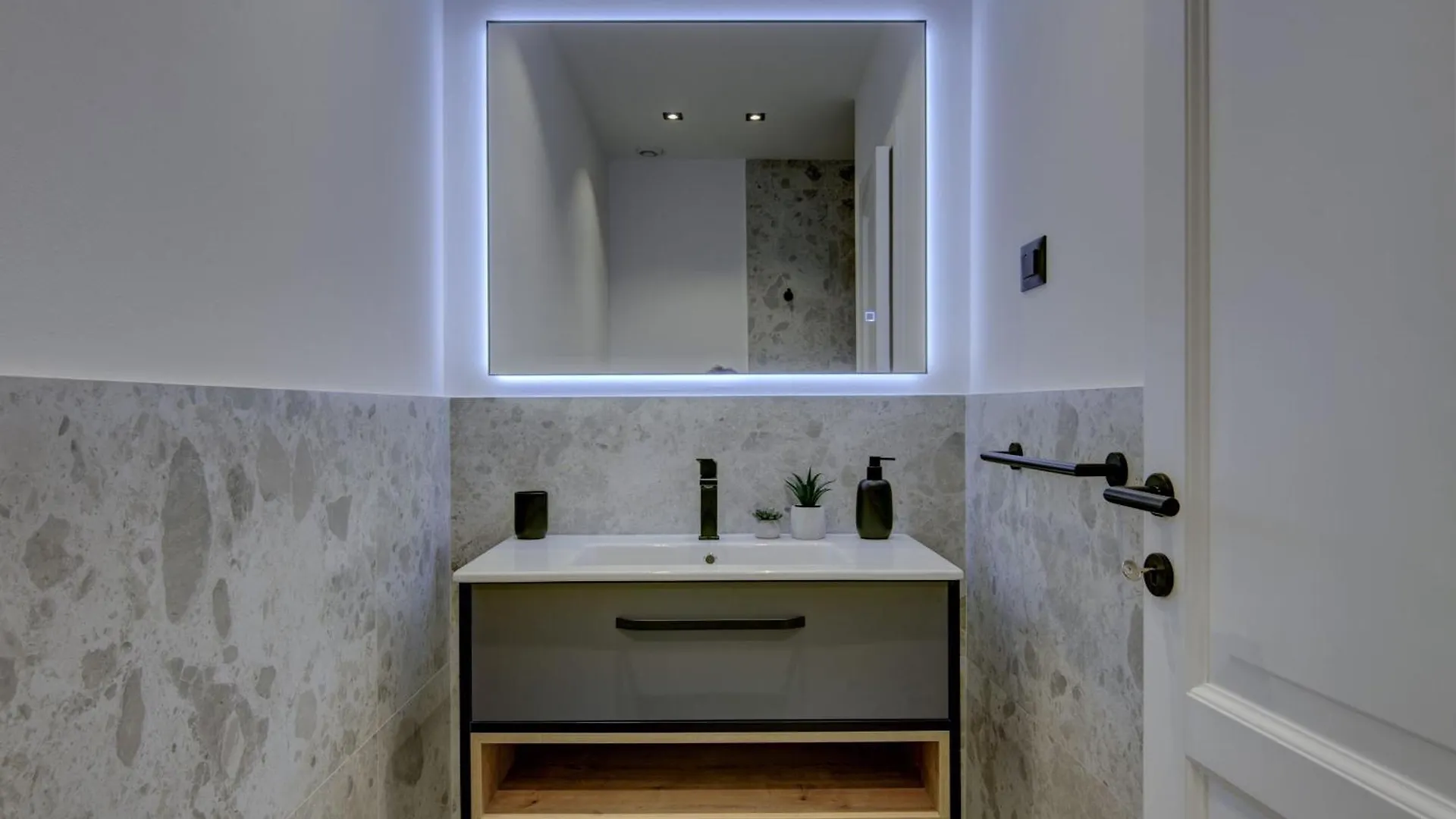 Villa Rudi 로비니 0*,